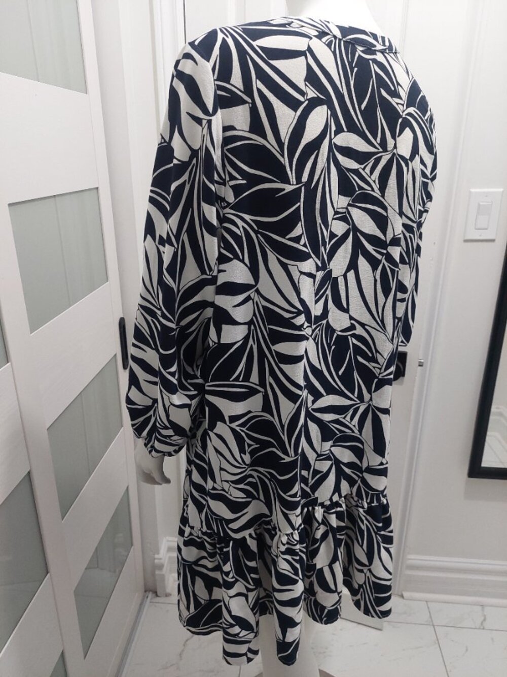 Rachel Zoe Navy White Abstract Palm Tiered Tunic Dress L EUC - Picture 6 of 6